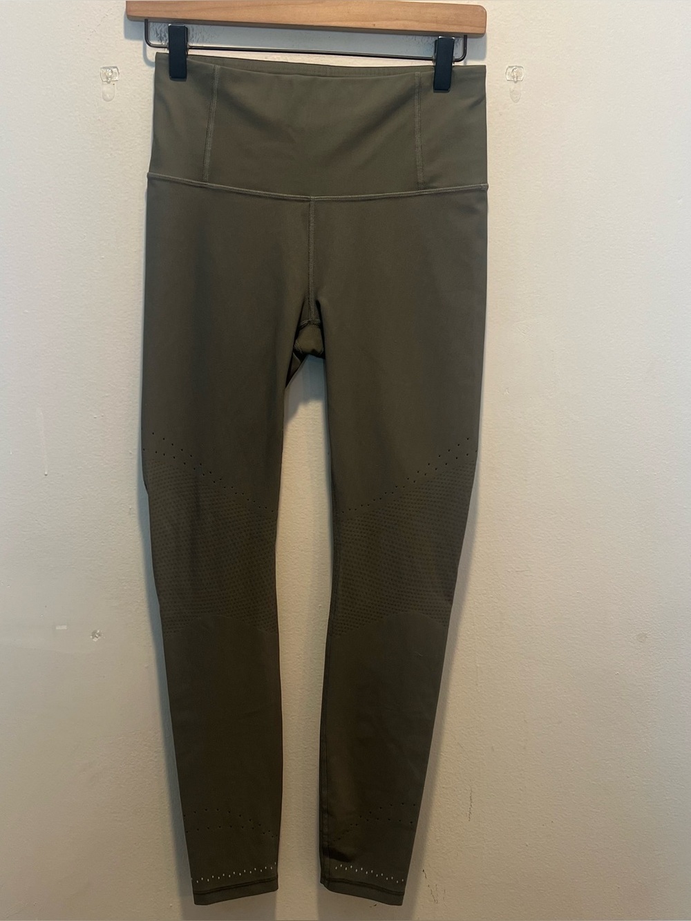 LULULEMON- In Focus Run Tight Olive Size 8
